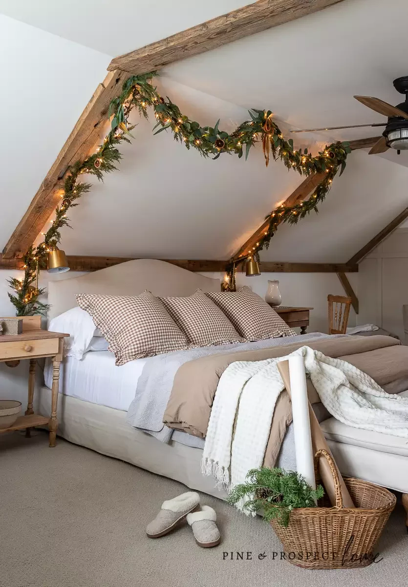 32 Christmas Bedroom Decor Ideas That Make Mornings Magical Decorate Rustic Beams