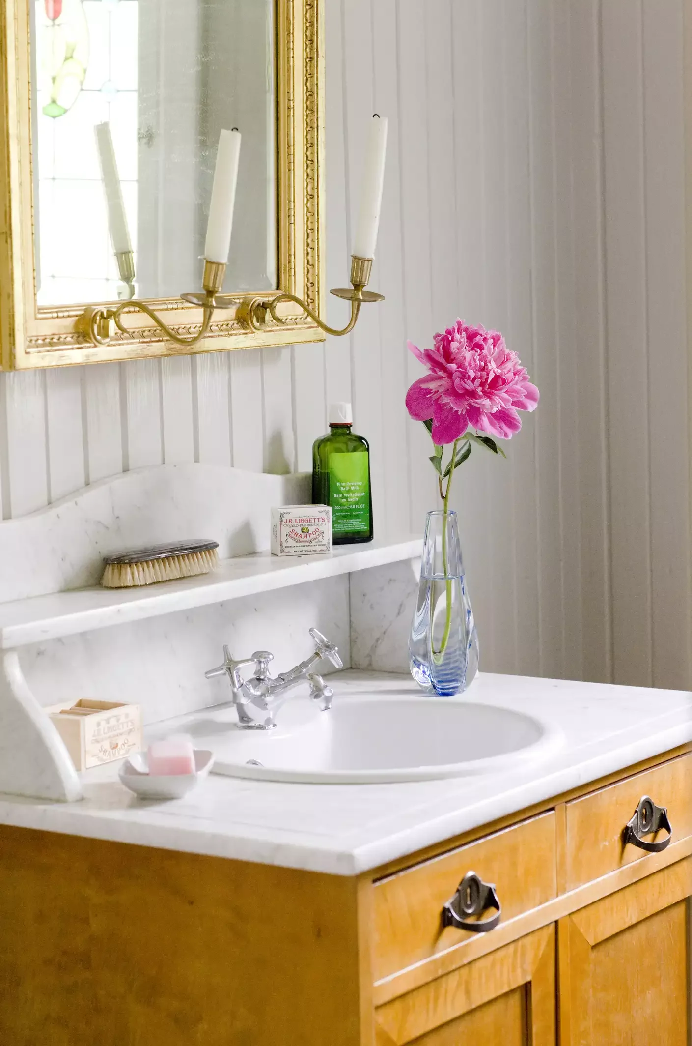 43 Stunning Powder Room Design Ideas to Transform Your Half Bath 43 Decorate With Antiques