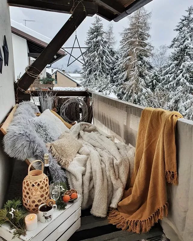 25 Christmas Balcony Ideas That Create a Holiday Wonderland Decorate With Branches