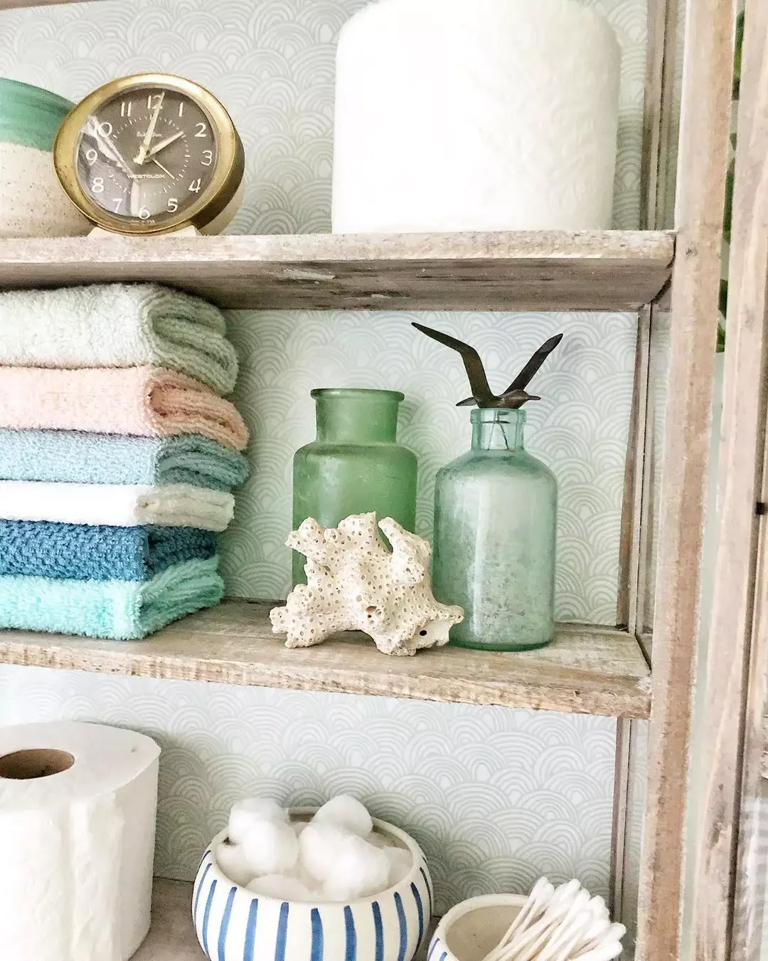 30 Beach-Inspired Bathroom Ideas That Bring Coastal Vibes Home 3 Decorate With Coral