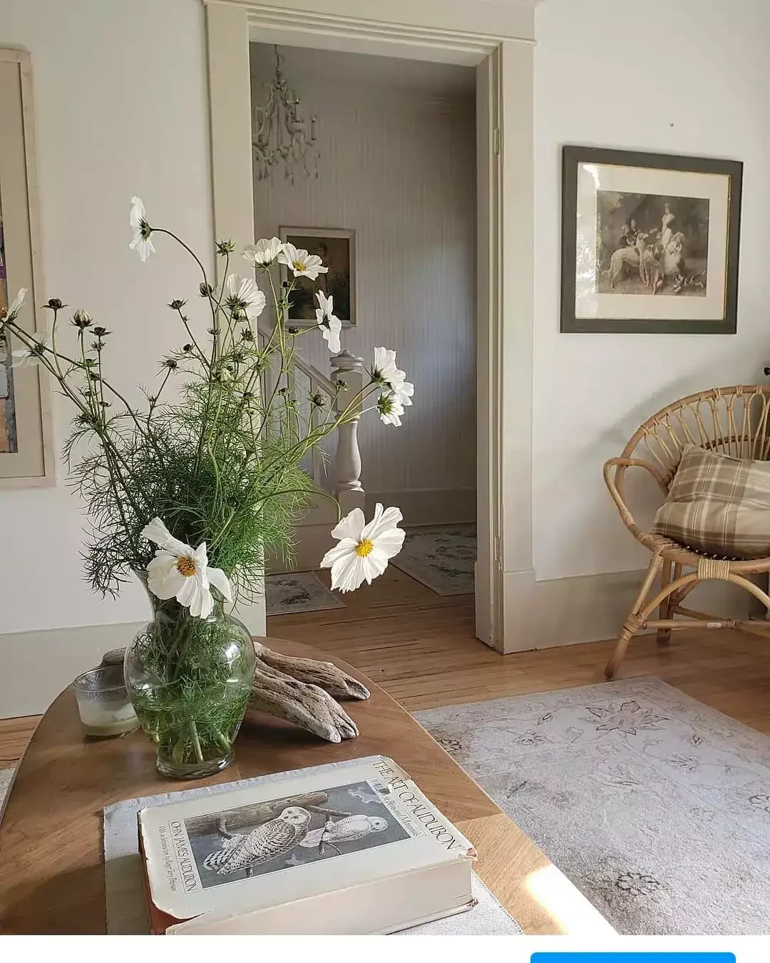 40 Cozy Country Living Room Ideas That Create Instant Warmth 36 Decorate With Fresh Flowers