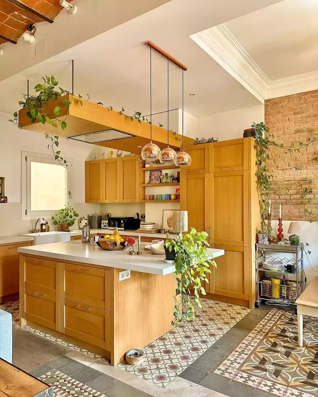 52 Creative Apartment Kitchen Ideas That Keep Your Security Deposit Safe 41 Decorate With Plants