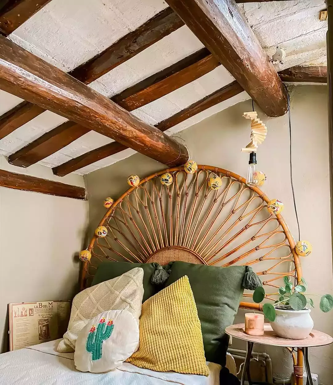 22 Smart Guest Bedroom Ideas That Make Small Spaces Feel Huge 6 Decorate With Plants