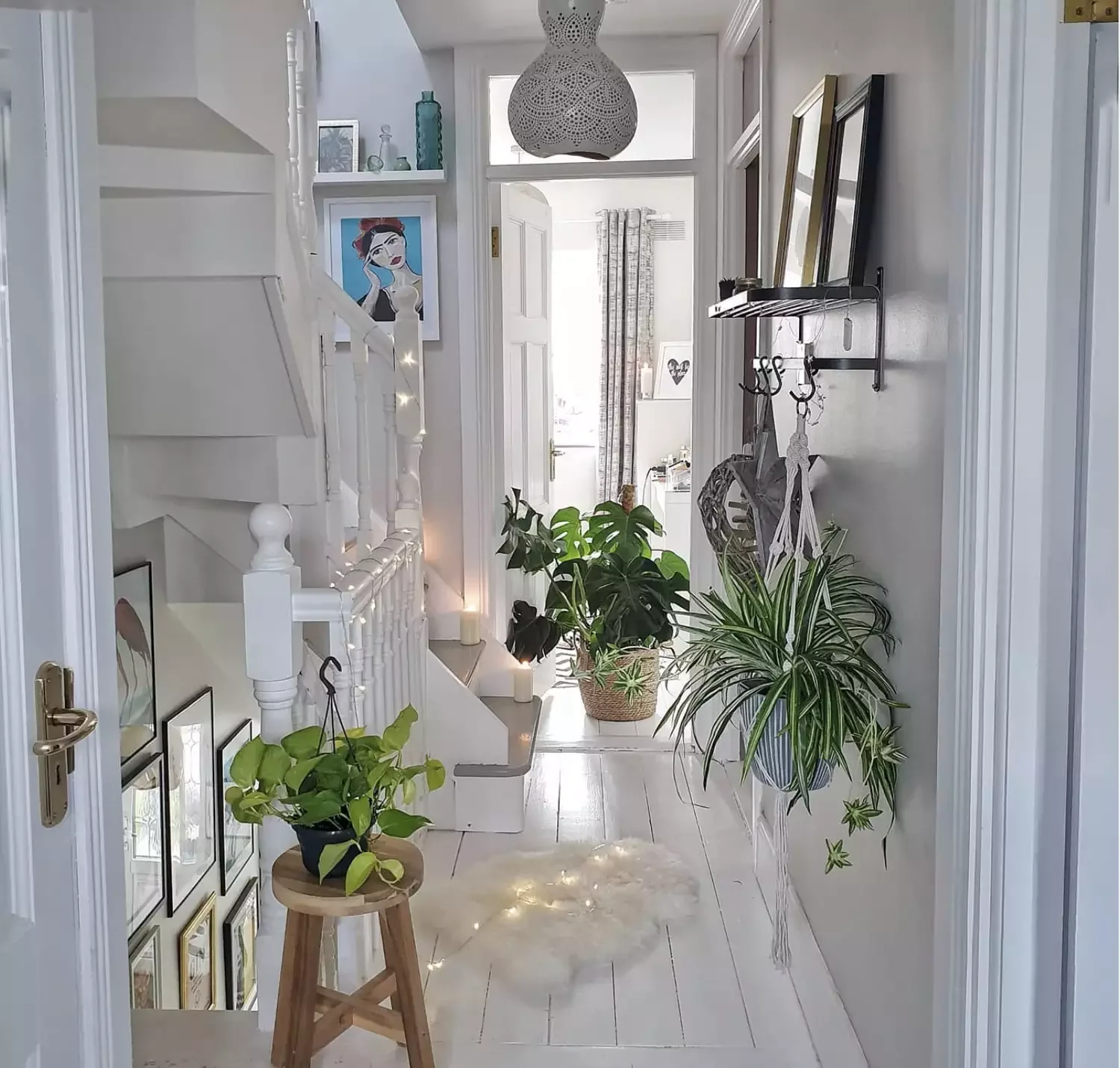 31 Brilliant Small Entryway Ideas That'll Make Your Space Feel Amazing Decorate With Plants