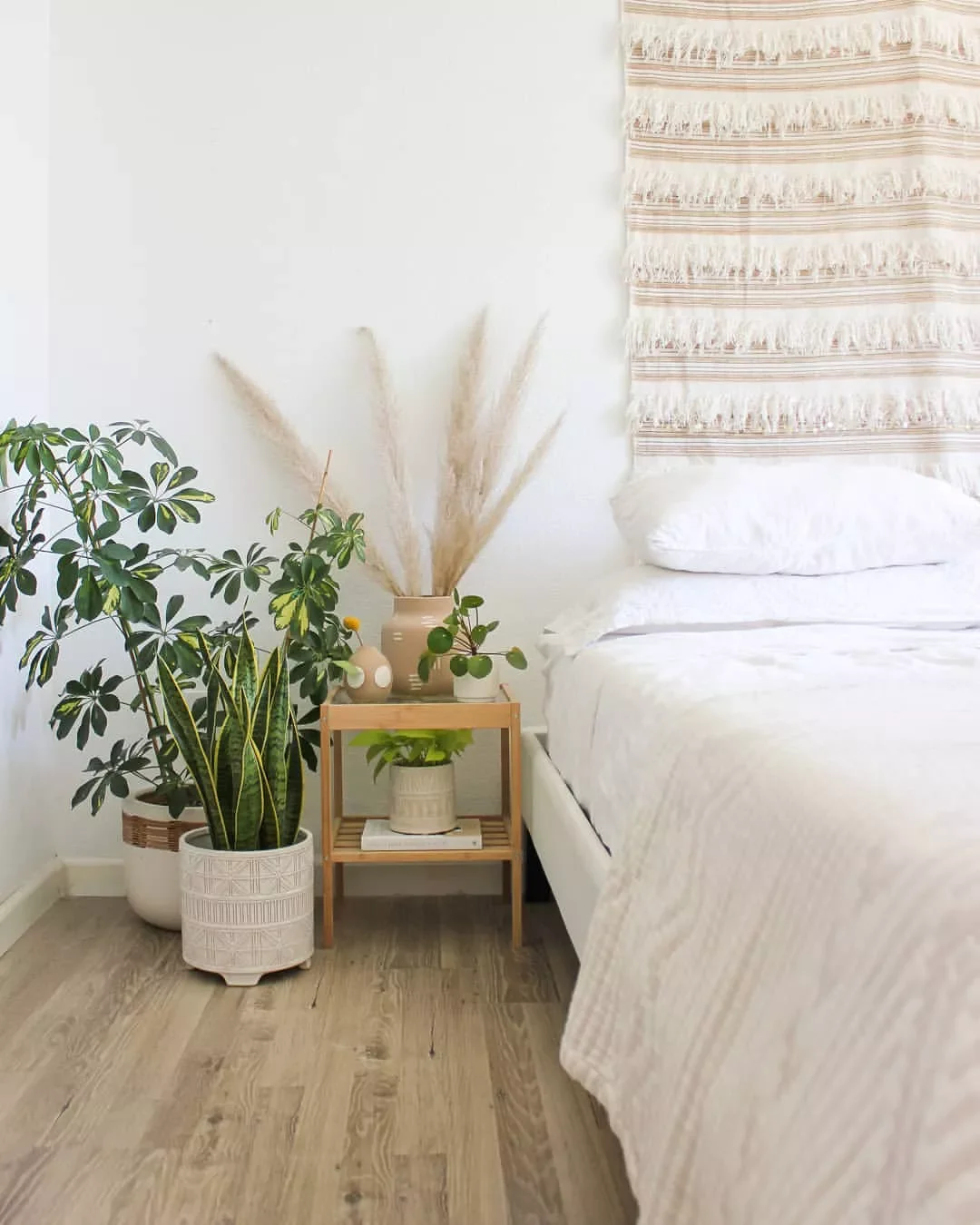 41 Cozy Earth-Inspired Bedroom Ideas That Will Transform Your Sleep Space 30 Decorate With Plants