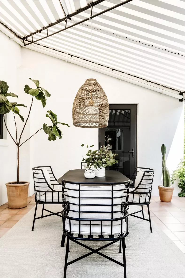 18 Stunning Outdoor Dining Ideas That'll Transform Your Backyard Into the Ultimate Summer Escape 15 Decorate With Plants