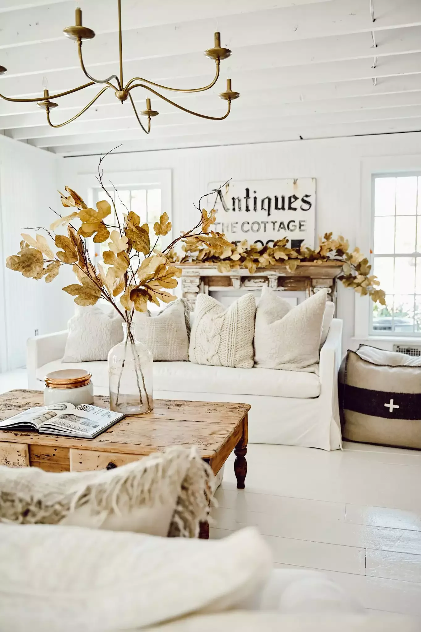 92 Living Room Styling Ideas That Will Transform Your Space Decorate With Vintage Signs