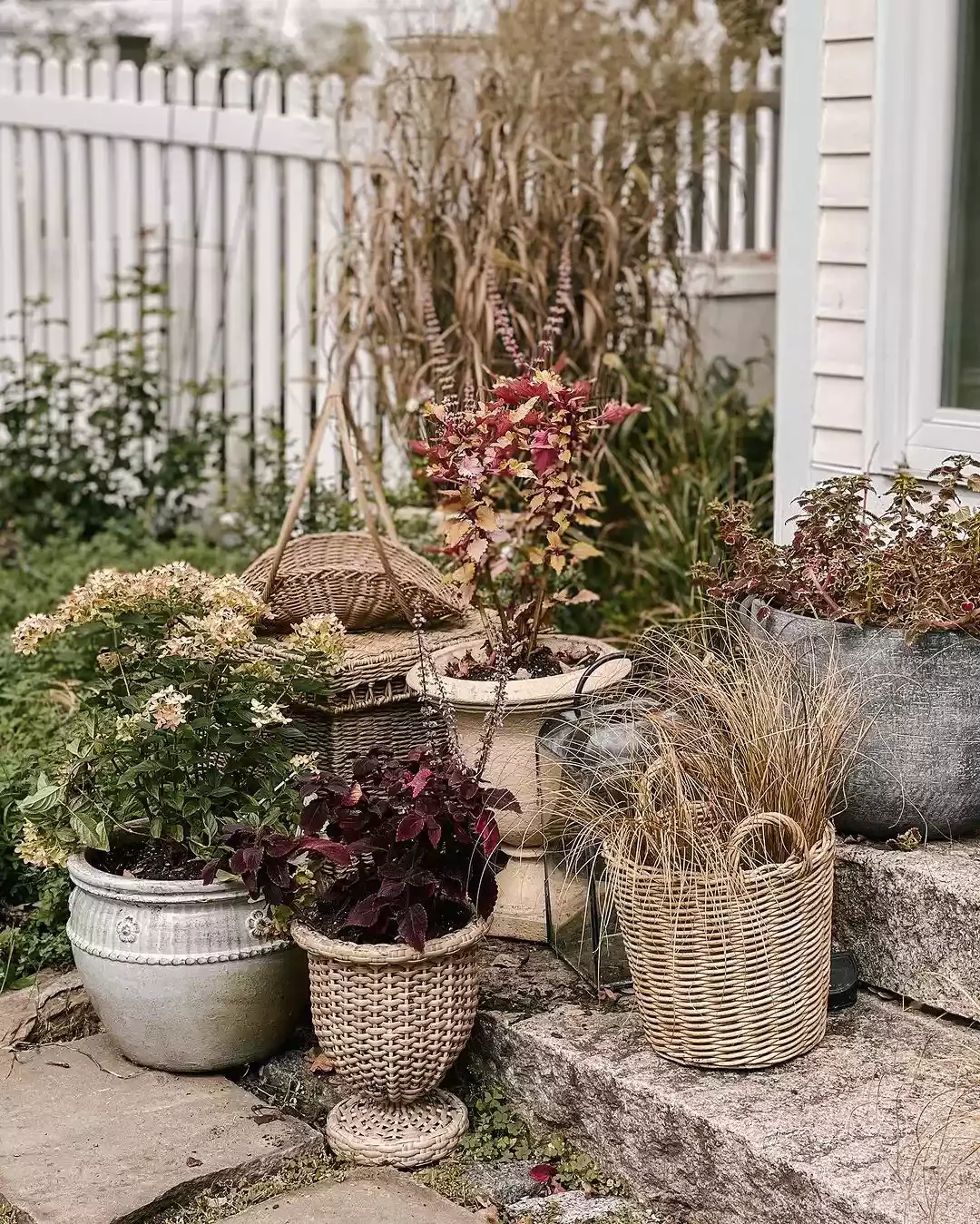 35 Enchanting Cottage Garden Ideas That Transform Your Outdoor Space Into a Magical Retreat Decorate With the Seasons