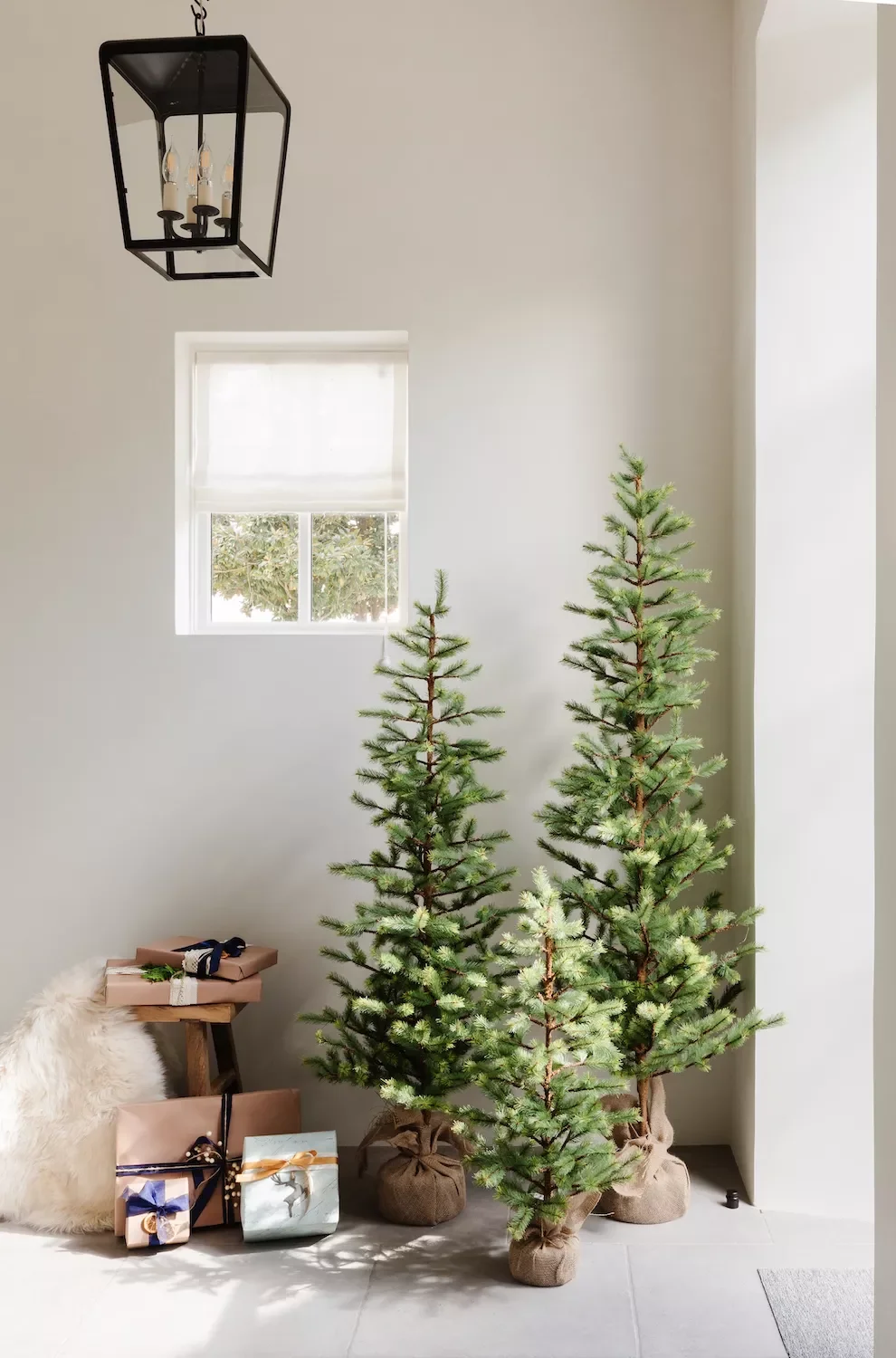 115 Stunning Christmas Decorating Ideas to Transform Your Home This Holiday Season Decorate an Empty Hallway
