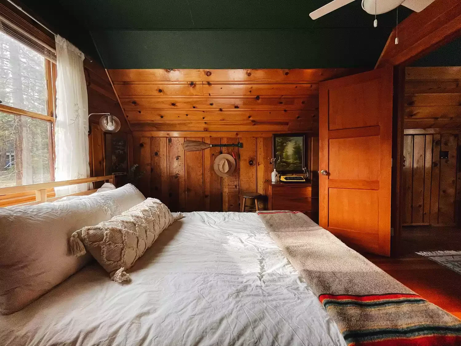 18 Rustic Cabin Decorating Ideas to Create Your Perfect Cozy Retreat 9 Decorate the Walls