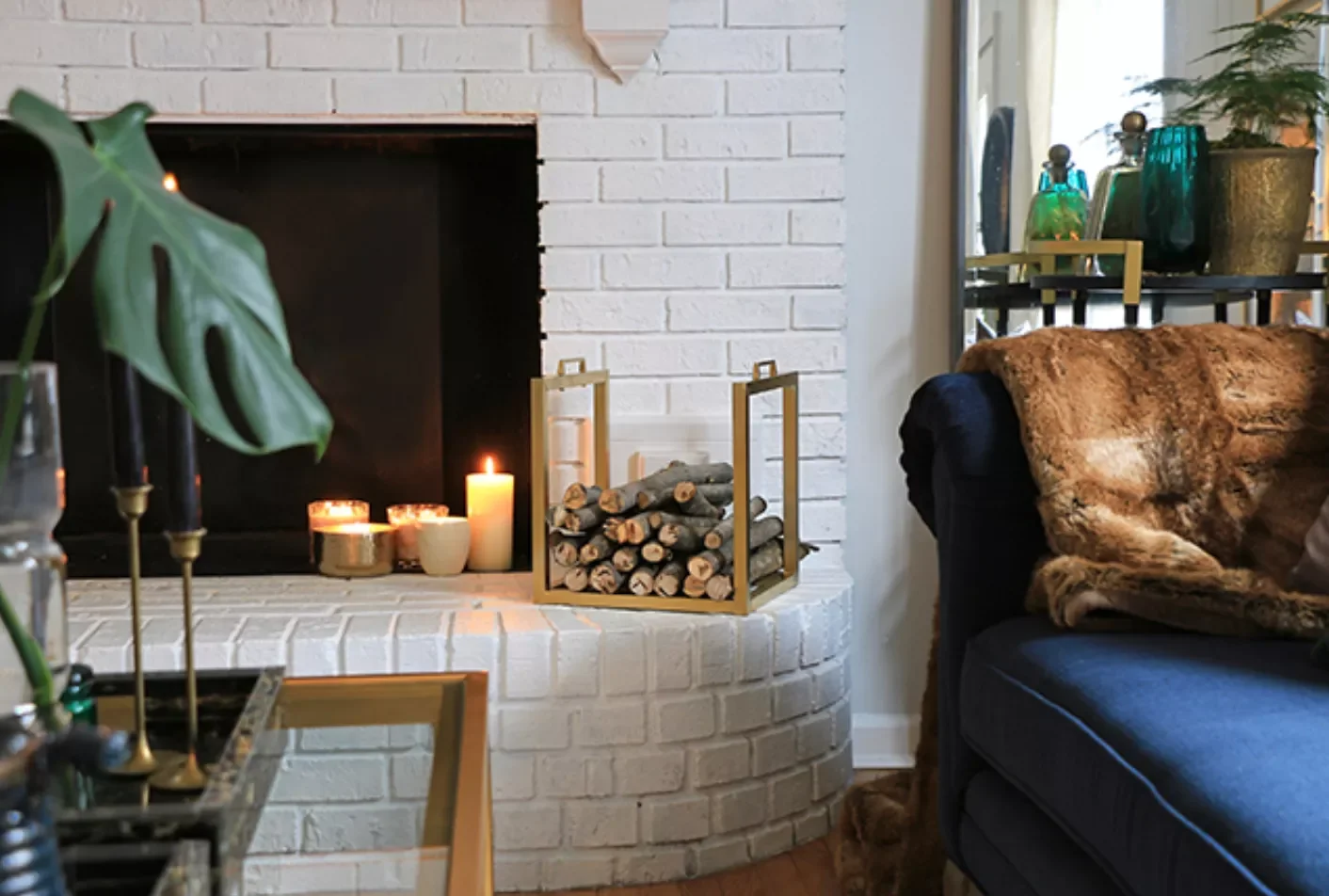 42 Cozy Winter Decorating Ideas That'll Keep Your Home Warm Until Spring 21 Decorate with Logs