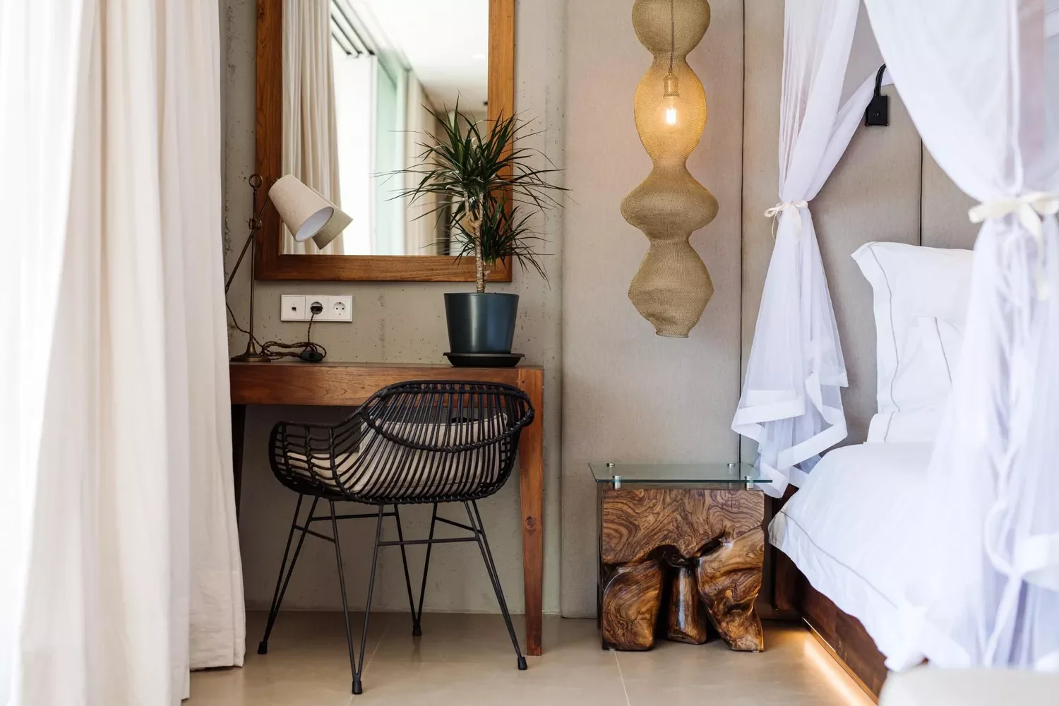 45 Bedroom Office Ideas to Perfect Your Work-Life Balance 39 Decorate with Mirrors