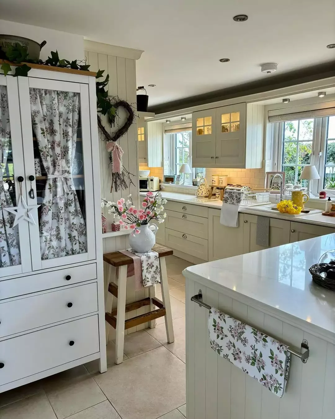 32 Charming Country Kitchen Ideas That'll Make You Never Want to Leave Your Cooking Space 23 Decorative Doors