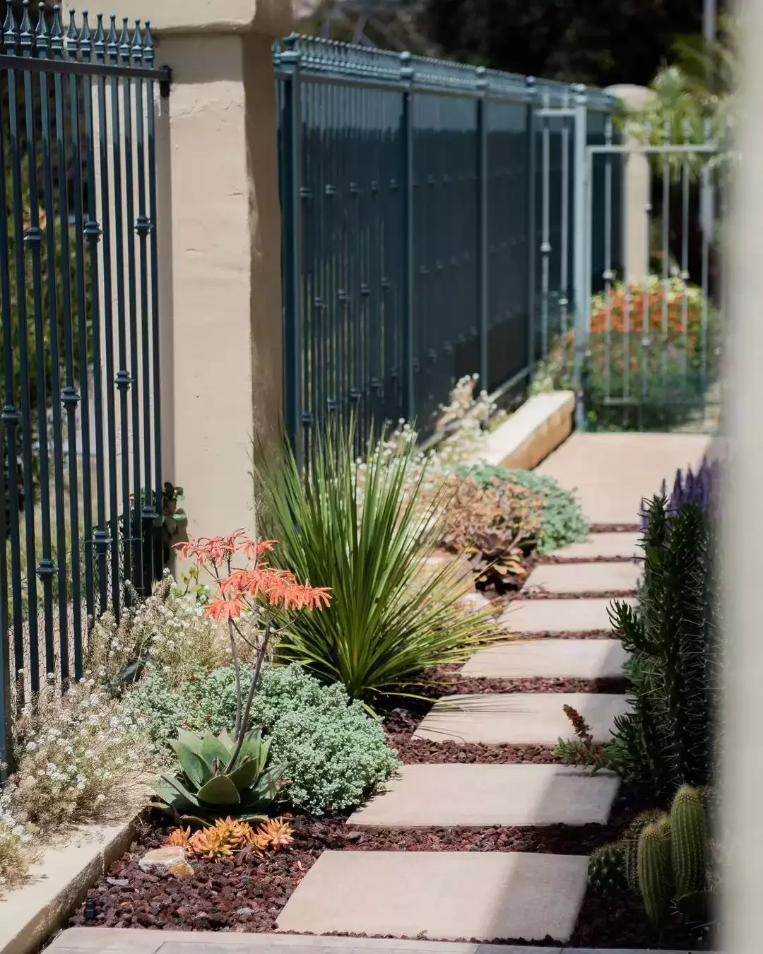 25 Creative Side Yard Transformations to Maximize Your Outdoor Space Decorative Fencing