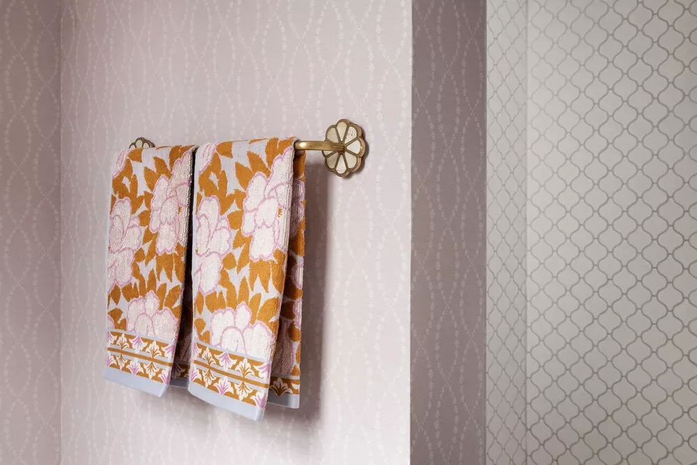 38 Stylish Teen Bathroom Ideas That Balance Fun and Sophistication 6 Decorative Hardware