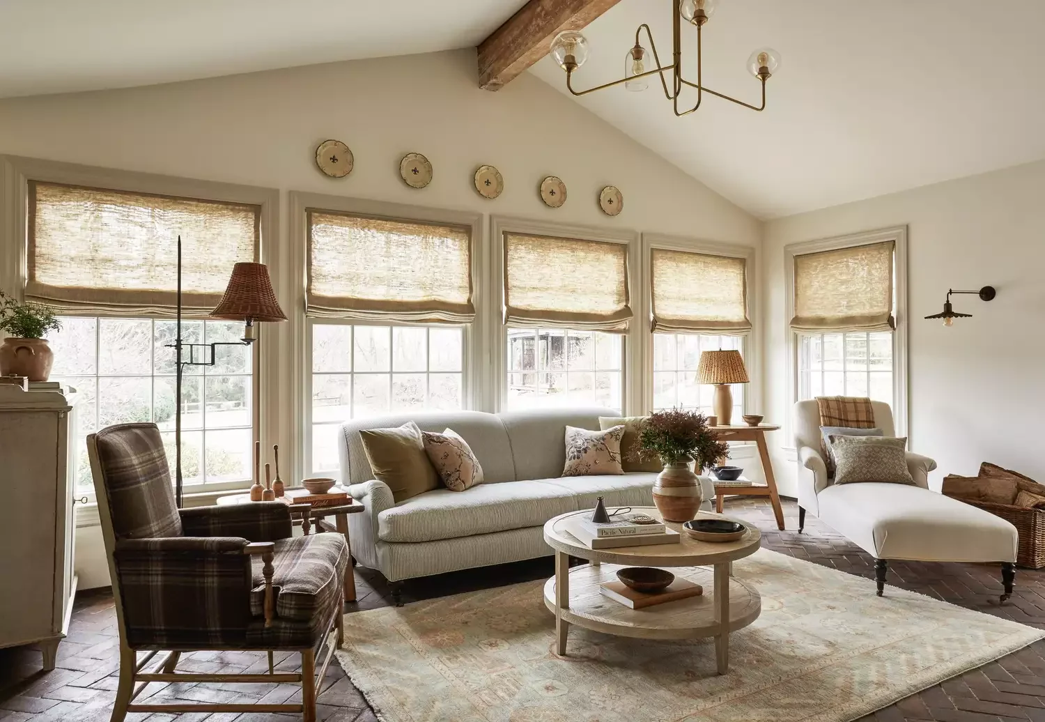 51 Cozy Farmhouse Wall Decorating Ideas That'll Transform Your Space 30 Decorative Plates