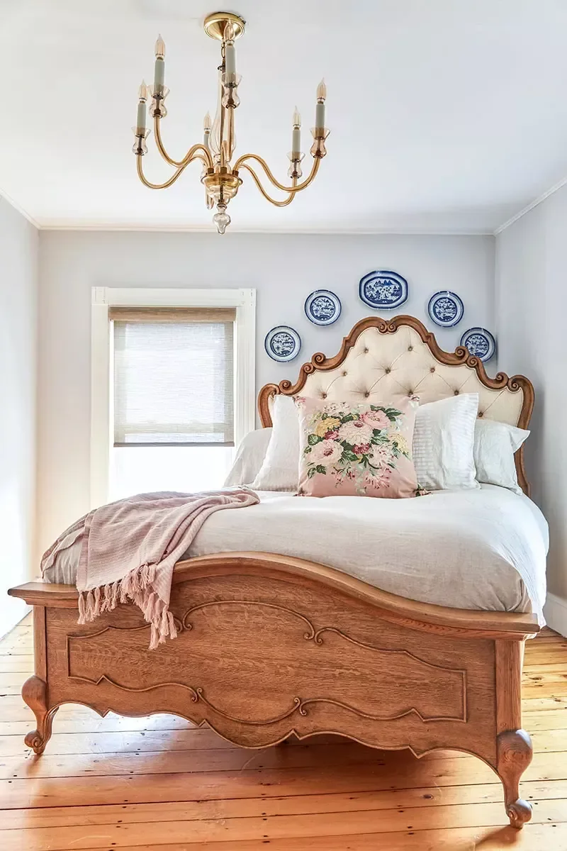 66 Creative Ways to Transform the Wall Above Your Bed Into a Stunning Focal Point Decorative Plates