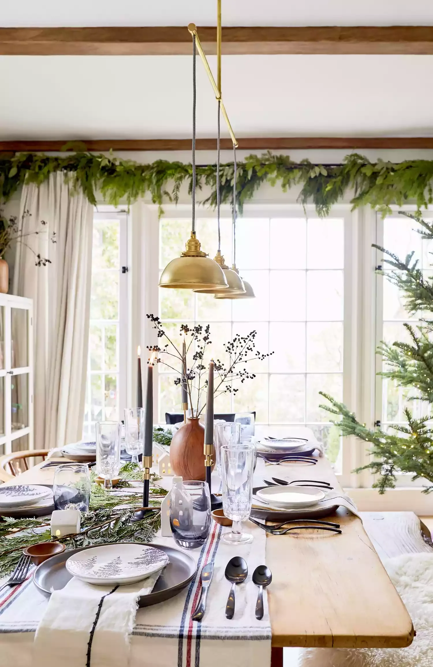 34 Creative Table Runner Ideas to Transform Your Dining Space Decorative Table Runner