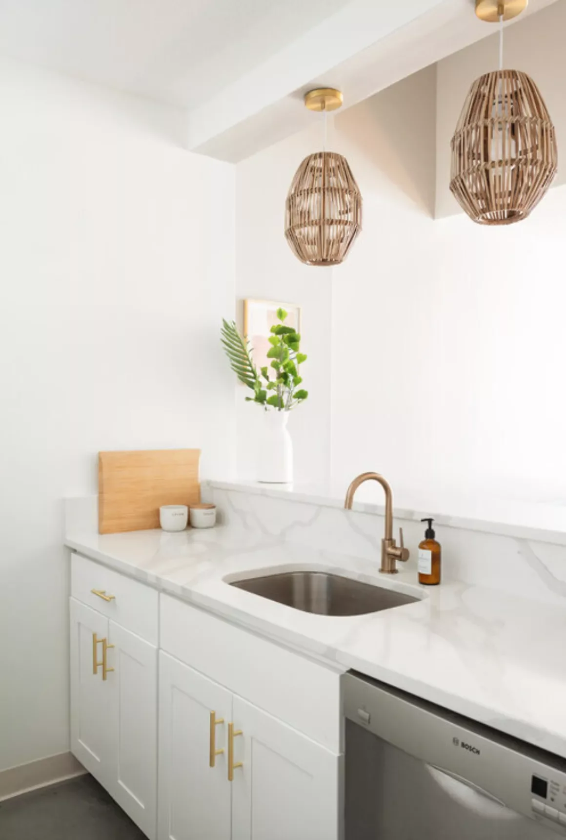 52 Creative Apartment Kitchen Ideas That Keep Your Security Deposit Safe 28 Define Space With Pendants