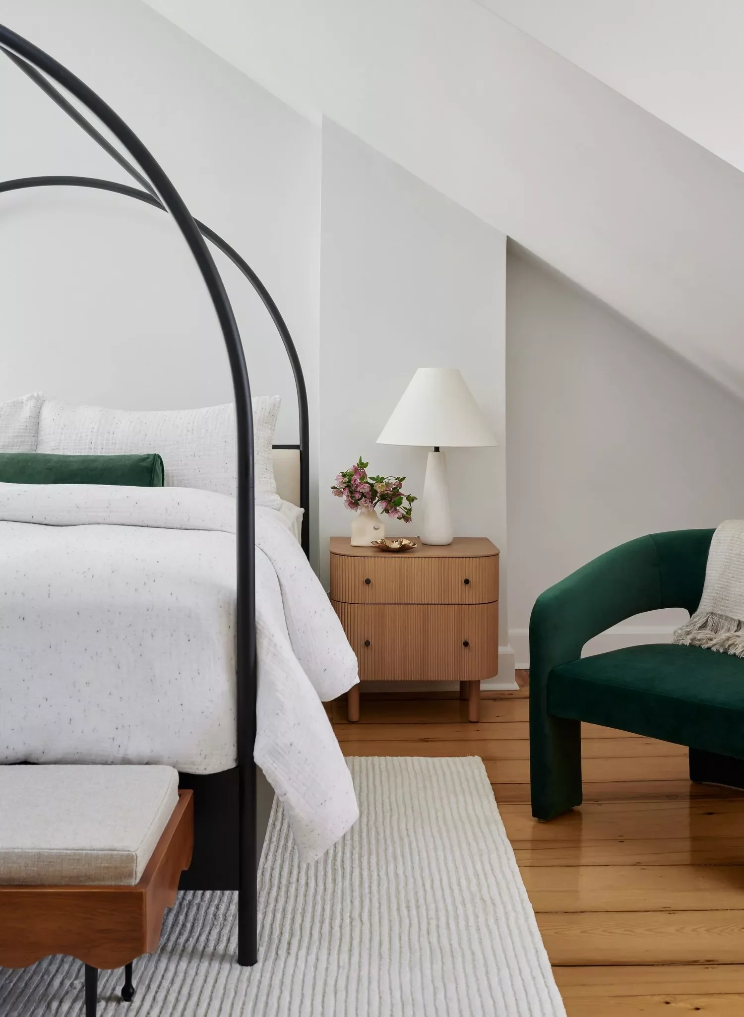 25 Beautiful Minimalist Home Decor Ideas That Transform Your Space 2 Define With an Area Rug
