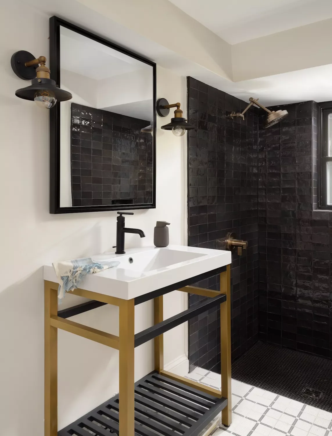 53 Stunning Walk-In Shower Ideas for Modern, Accessible Bathrooms 19 Define with Black Tile