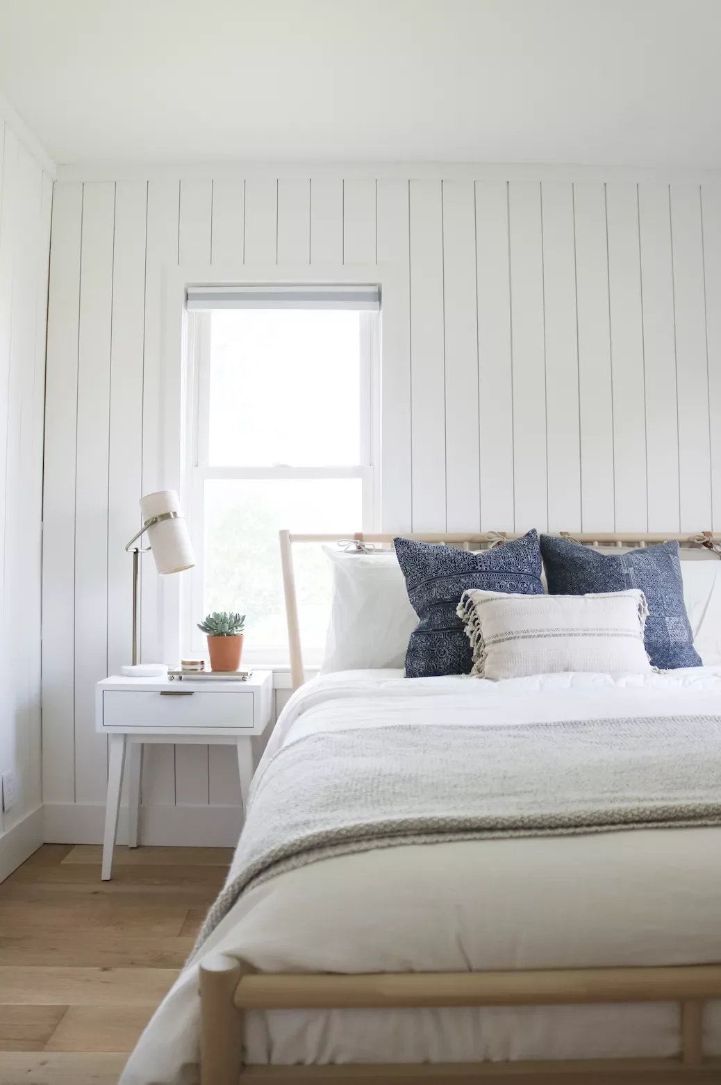 15 Fresh Modern Cabin Interior Design Ideas That Transform Your Space 2 Design Bright and Airy Bedrooms