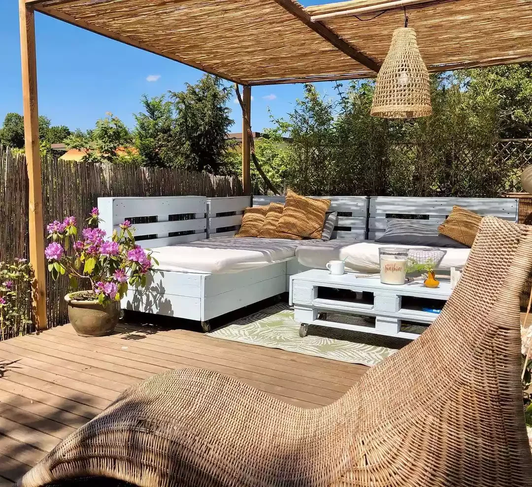 25 Outdoor Seating Ideas That'll Make You Want to Live Outside 23 Design It on a Budget
