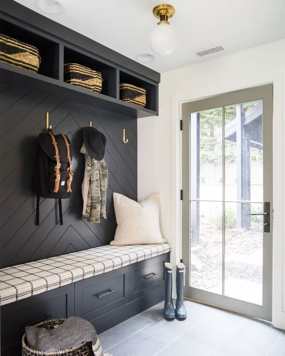 46 Creative Mudroom Design Ideas to Transform Your Entryway Design With Detail in Mind
