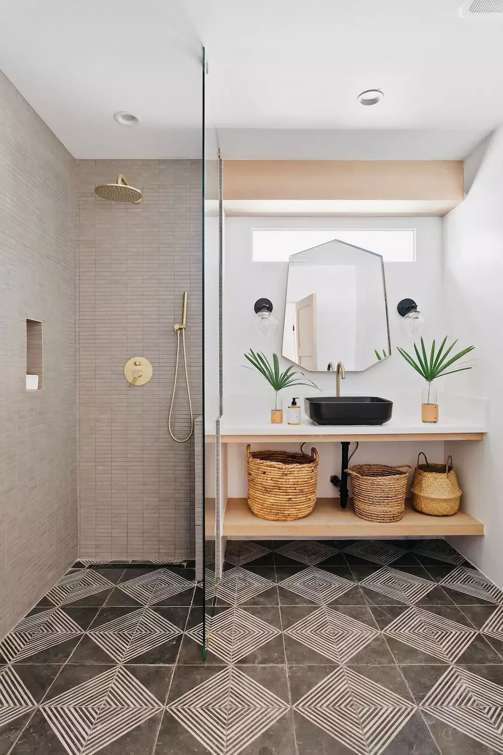 20 Stunning Open Walk-In Shower Ideas to Transform Your Bathroom 2 Design a Corner Doorless Shower