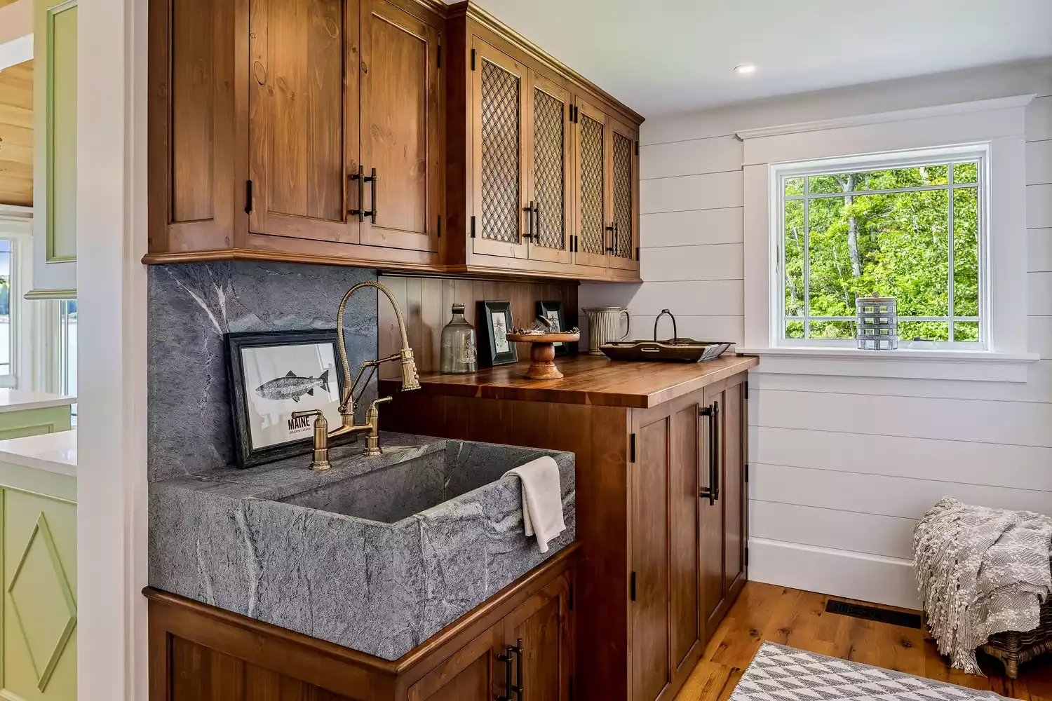 55 Small Laundry Room Ideas That Blend Style With Smart Functionality Design a Rustic Laundry Room