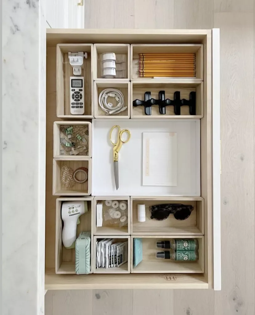 25 Smart Dorm Room Organization Ideas to Transform Your Tiny Space Desk Drawer Organization