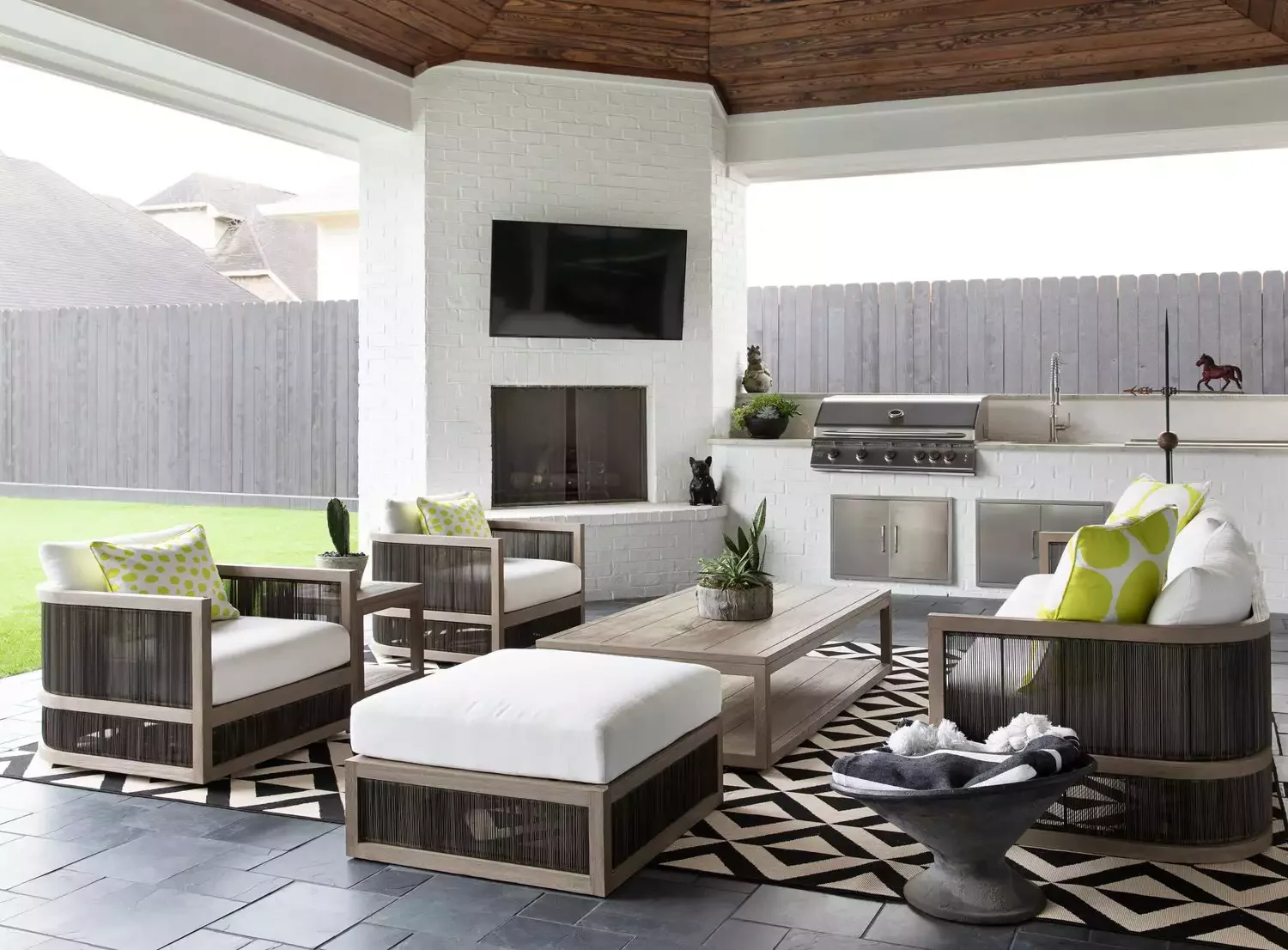 39 Stunning Paver Ideas That Transform Your Dream Patio Different-Sized Paver Patio