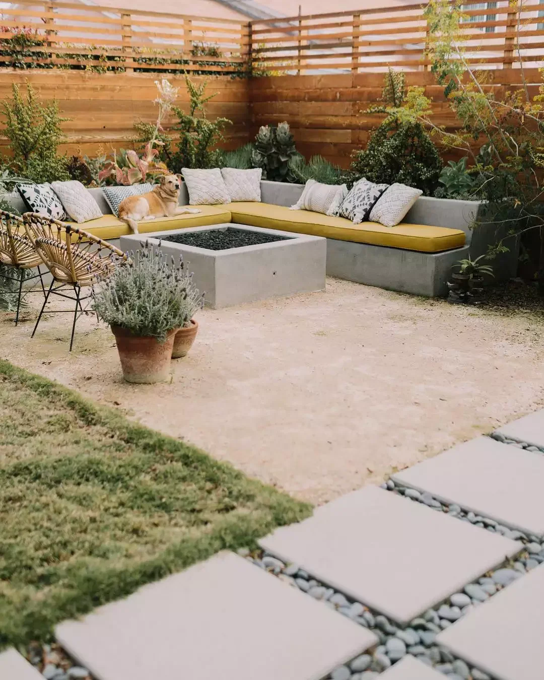 17 Stylish Horizontal Fence Designs That Will Transform Your Outdoor Privacy Different Spacing