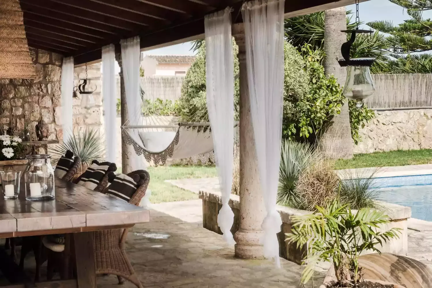 22 Stunning Pool Cabana Ideas to Transform Your Backyard Into a Luxury Resort 9 Dining Room Pool Cabana