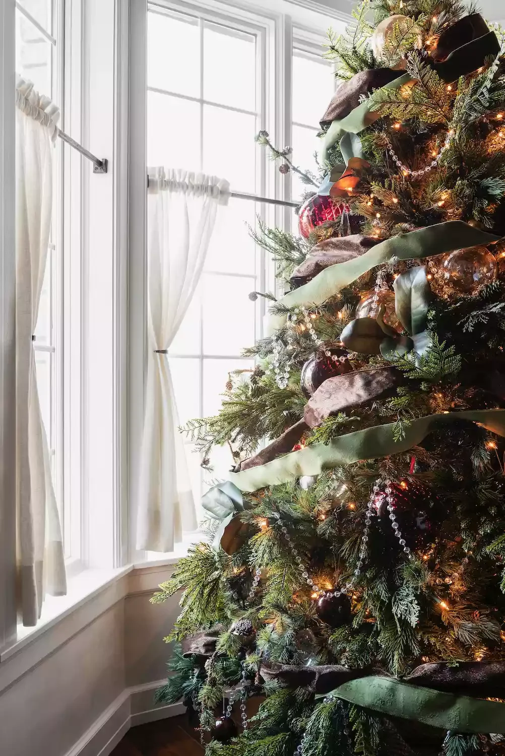 60 Stunning Christmas Tree Ideas to Transform Your Home This Holiday Season 43 Dining Room Tree