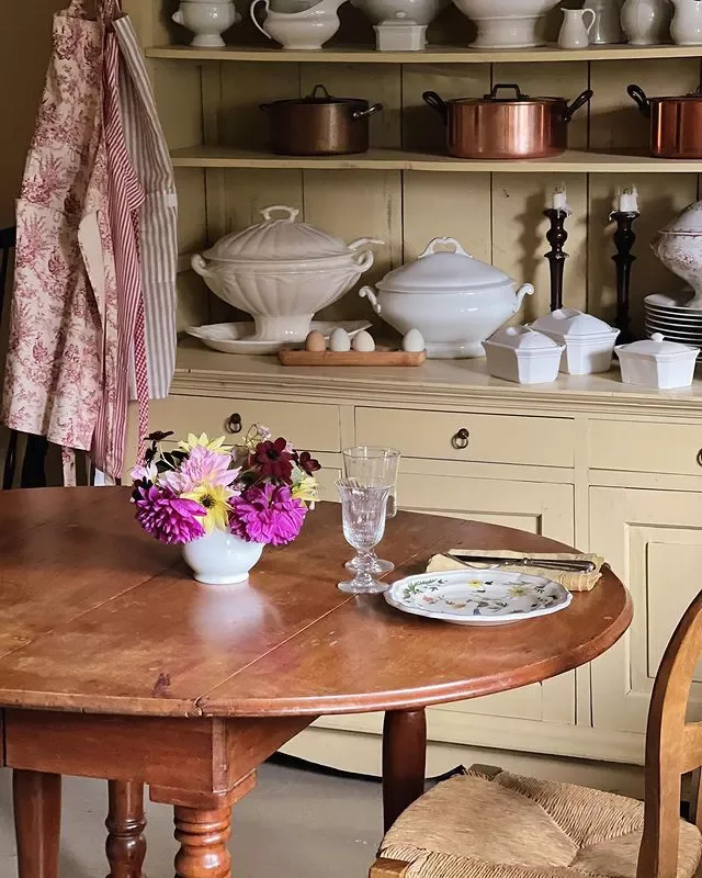 30 Charming Cottagecore Kitchen Design Ideas to Transform Your Space 22 Display Cooking Essentials