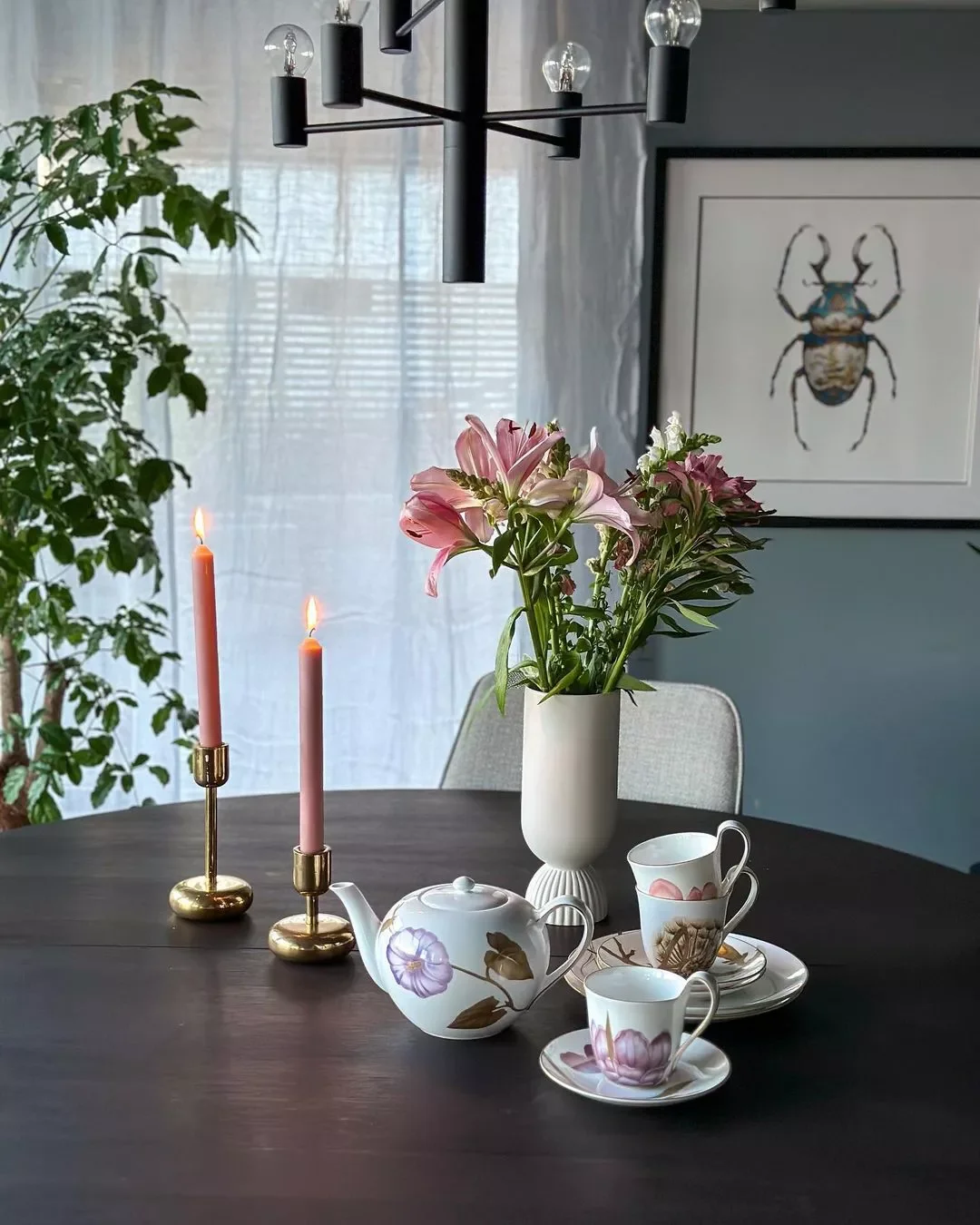 34 Stunning Dining Table Styling Ideas for Every Day of the Year 35 Display Everyday Items