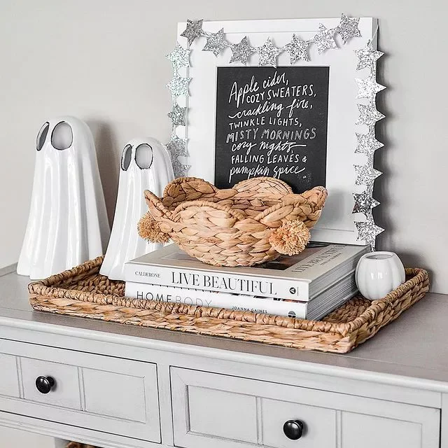 33 Stunning Fall Entryway Ideas That Transform Your Home for Autumn 23 Display Friendly Ghosts