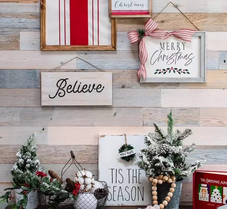 31 DIY Christmas Sign Ideas That Look Professionally Made Display It on Canvas