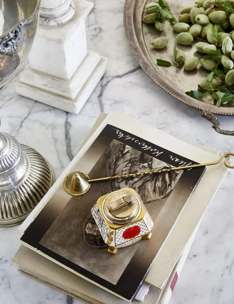 53 Fresh Summer Home Decor Ideas That'll Transform Your Space 41 Display Treasures from Travels
