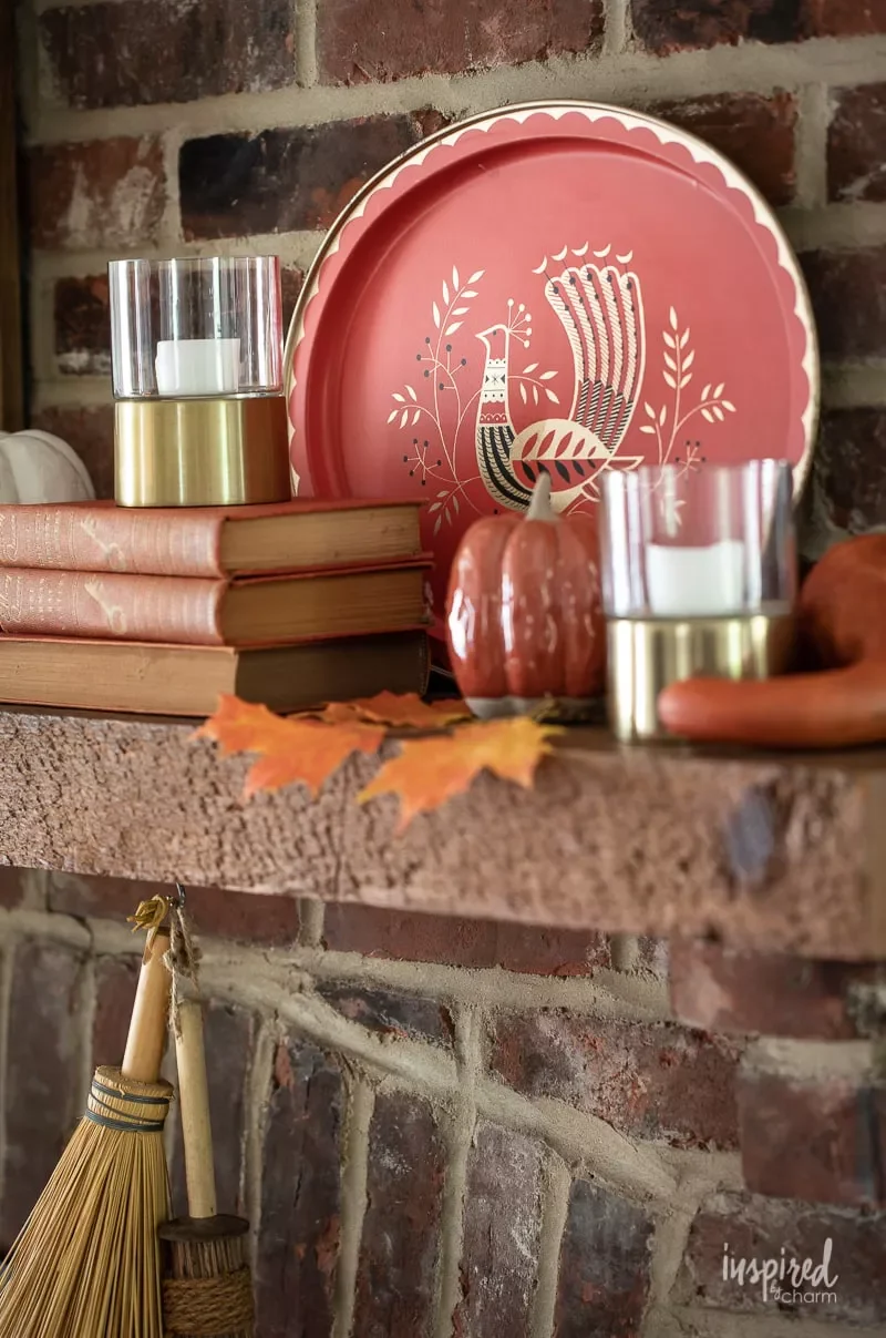65 Cozy Fall Decorating Ideas to Transform Your Home This Autumn 44 Display Vintage Books