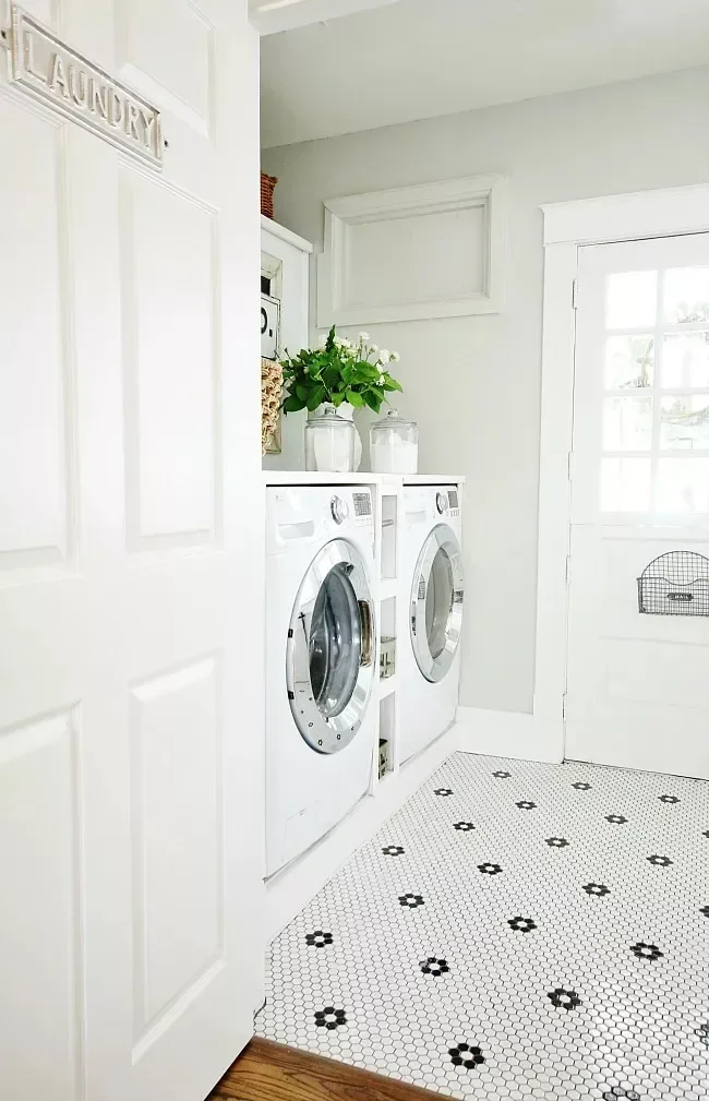 57 Creative Laundry Room Ideas That'll Make You Actually Enjoy Doing Chores Display Vintage Signage