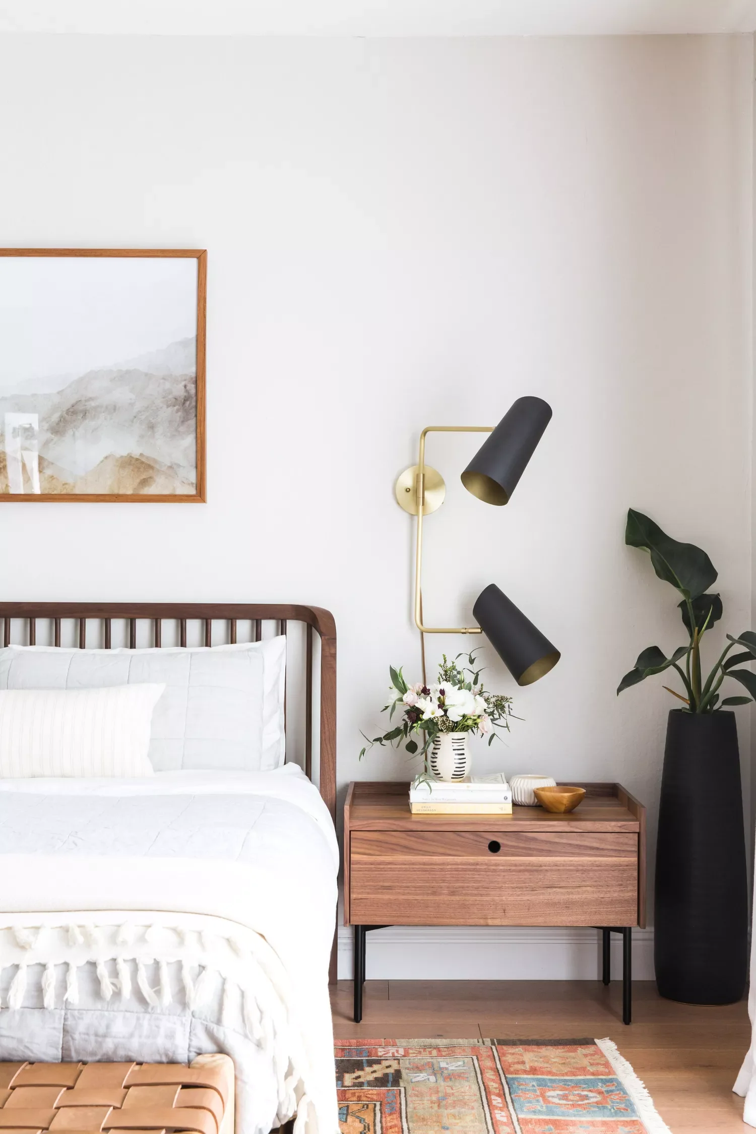 31 Luxurious Bedroom Design Ideas That Transform Your Space Into a Five-Star Retreat 5 Display a Bouquet