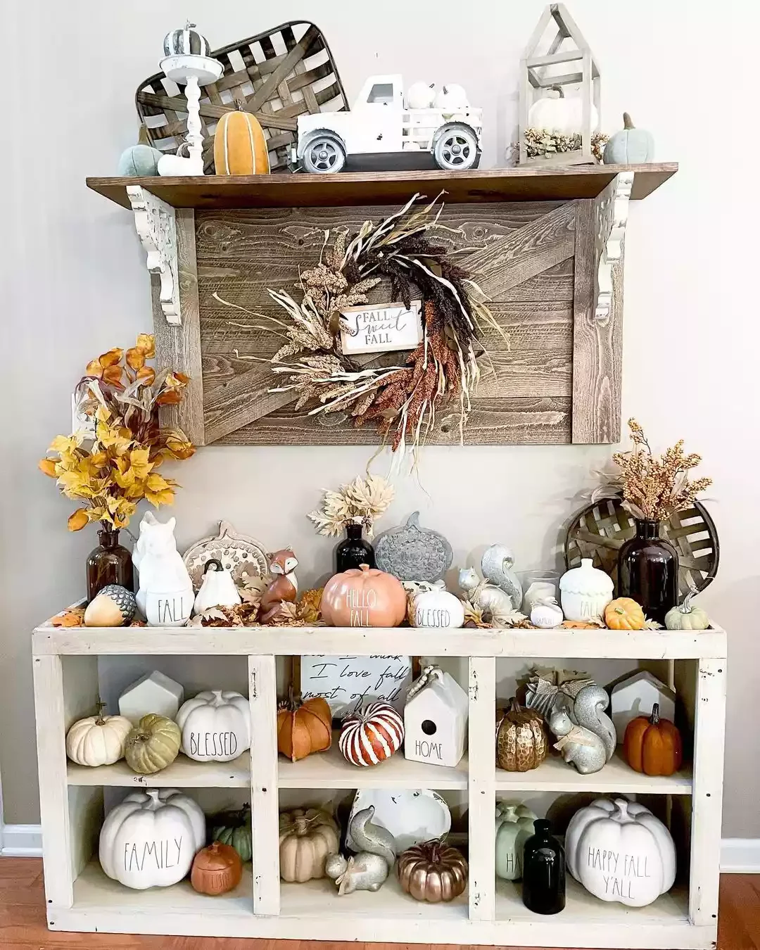 33 Stunning Fall Entryway Ideas That Transform Your Home for Autumn 12 Display a Collection