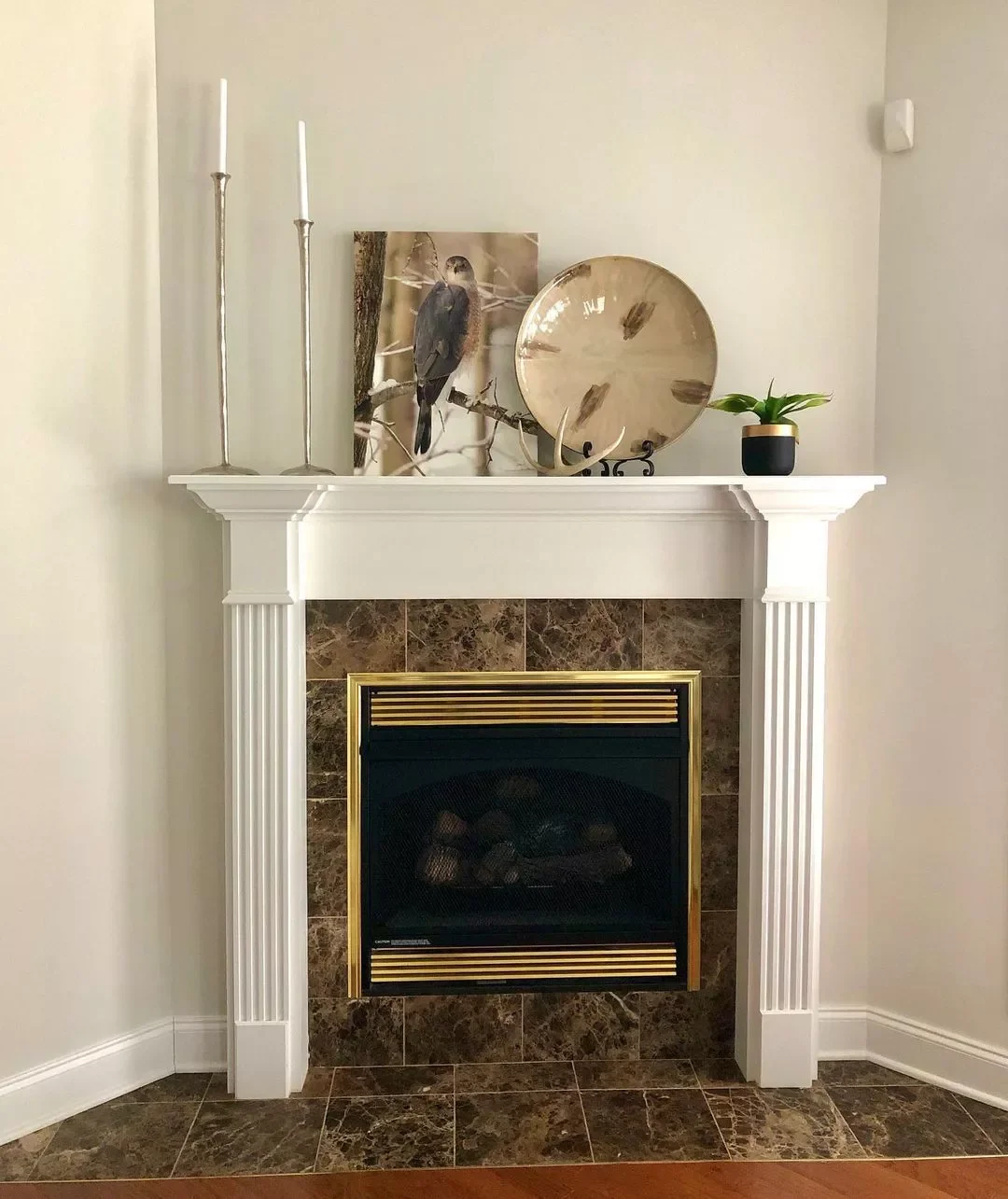 51 Creative Fireplace Mantel Decorating Ideas That Will Transform Your Living Space 44 Display a Decorative Plate