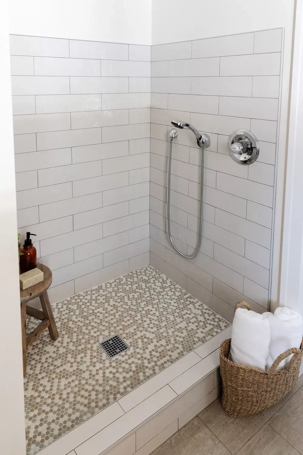 28 Incredible Dog Room Ideas That Will Make Both You and Your Furry Friend Happy 19 Dog Washing Station