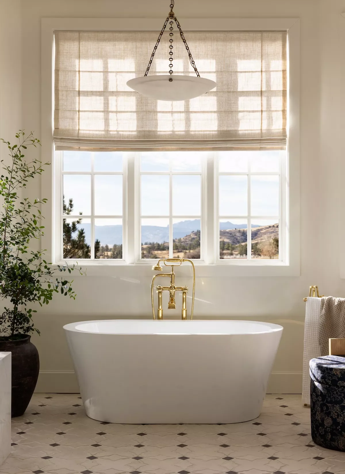 30 Rustic Bathroom Ideas That'll Give You Serious Country Cottage Vibes 2 Don