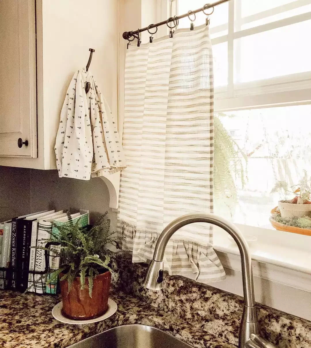 28 Rustic Curtain Ideas to Transform Your Home with Farmhouse Style 13 Don