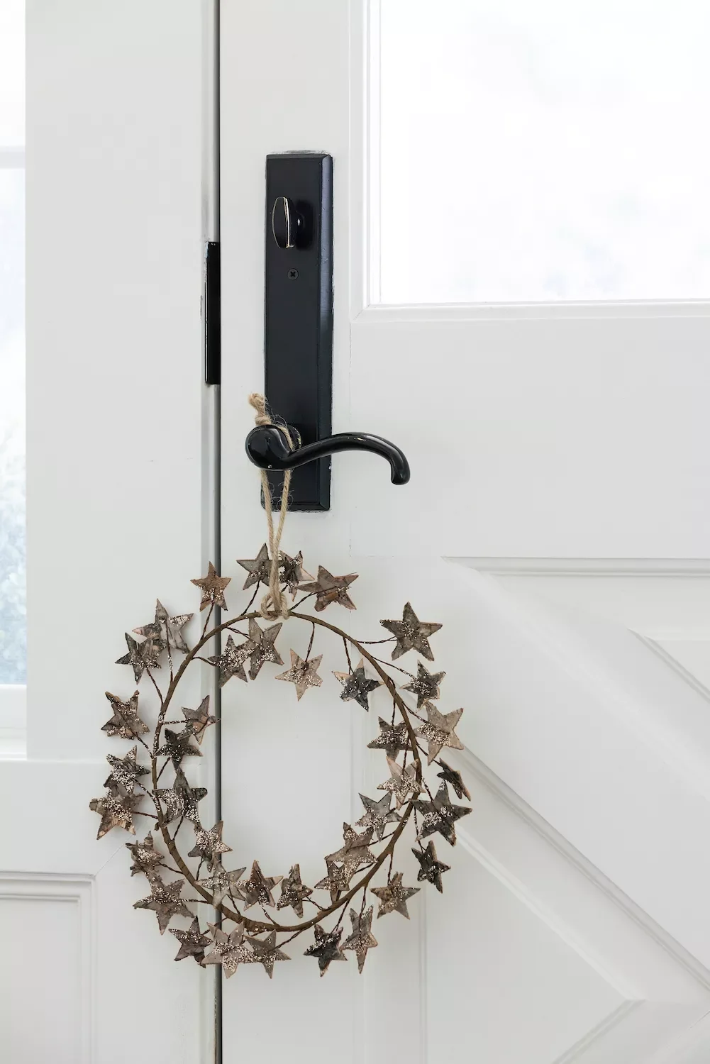75 Stunning DIY Holiday Wreath Ideas to Transform Every Space in Your Home 27 Door Handle Wreath