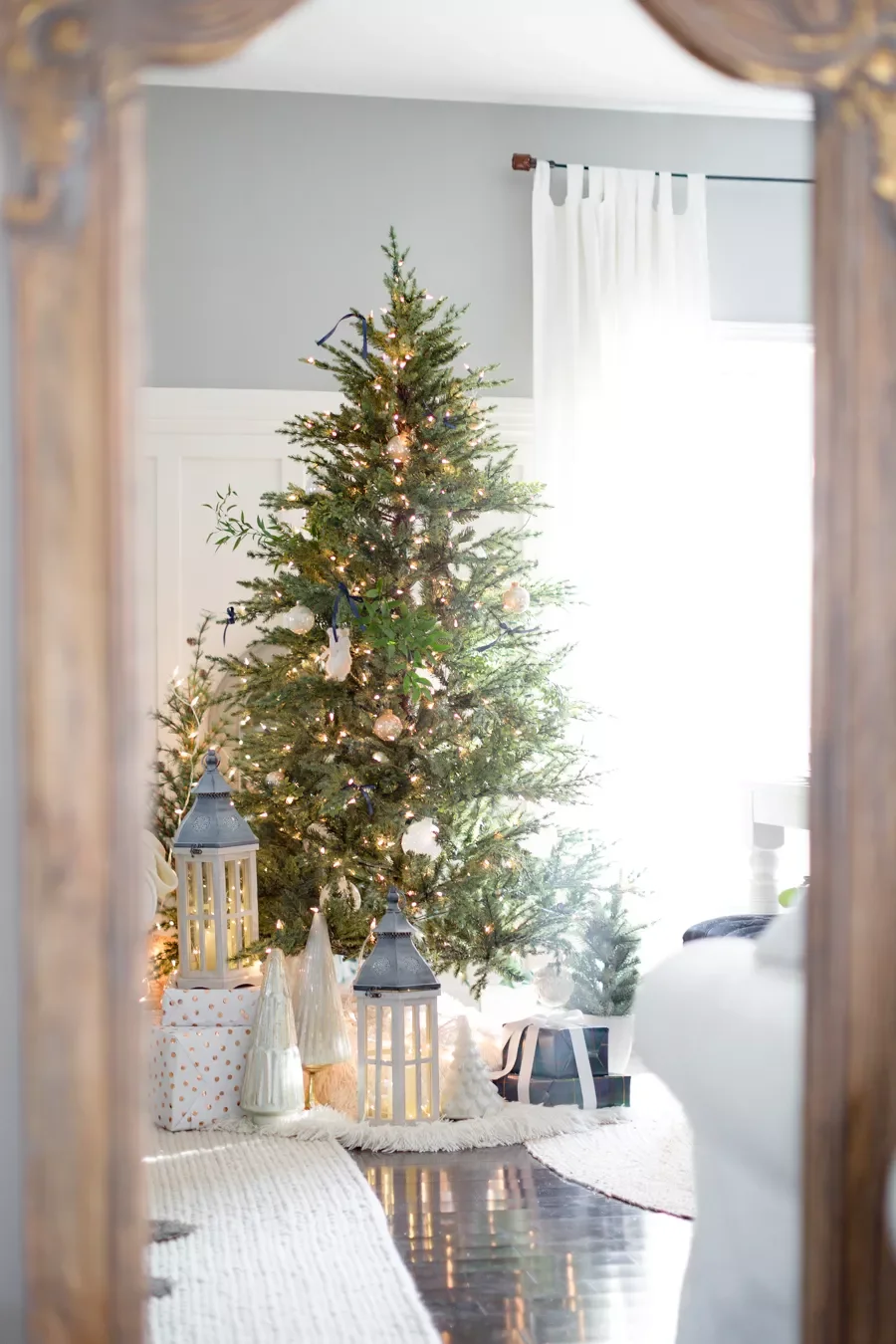 25 Stunning Christmas Lantern Ideas That'll Make Your Holiday Decor Absolutely Magical 15 Double Lit Lanterns
